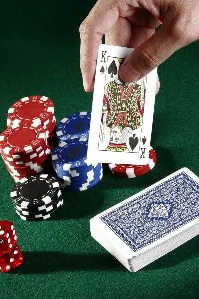 Pengguna Indonesia mengakses halaman kasino anakbos88 melalui smartphone